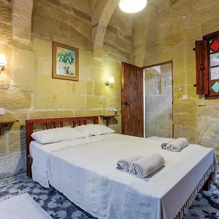 度假居 4 Bedroom With Private Pool Għarb