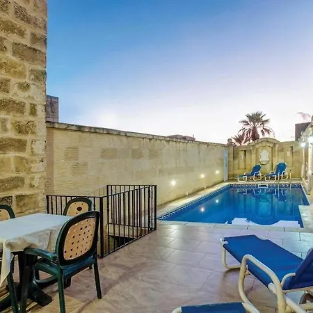 4 Bedroom With Private Pool Tatil Evi Għarb