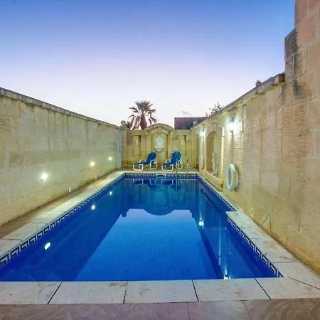 4 Bedroom With Private Pool *